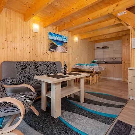 Arkadia - I Wyjatkowe Atrakcje Dla Dzieci بيت خشبي
